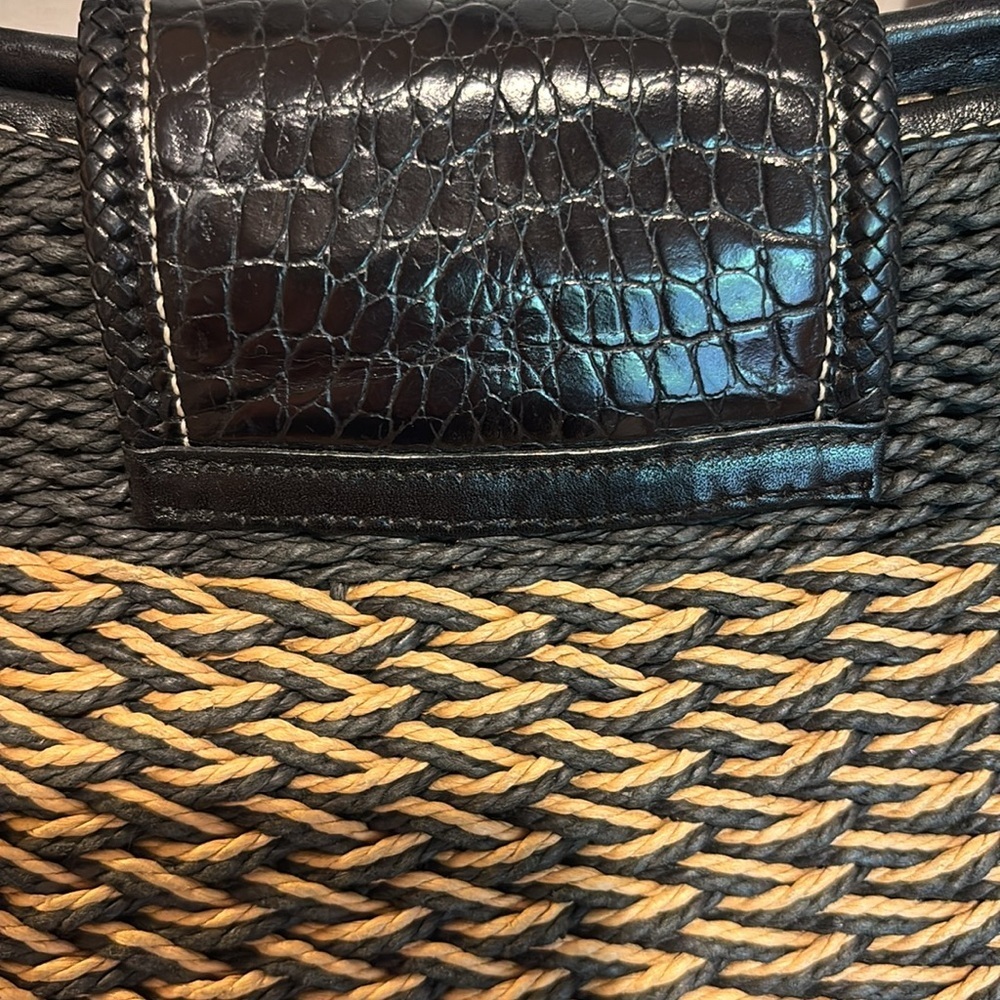 BRIGHTON “SAVANNAH” BLACK AND CREAM WOVEN SHOULDER BAG JUTE/STRAW MATERIAL - Picture 9 of 15